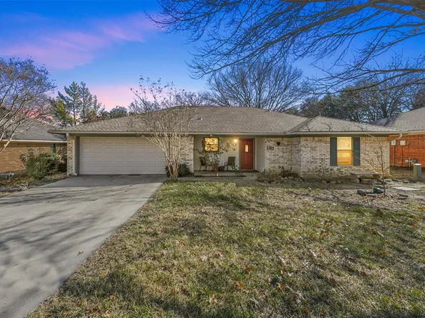 2304 Parkside Dr, Denton, TX 76201