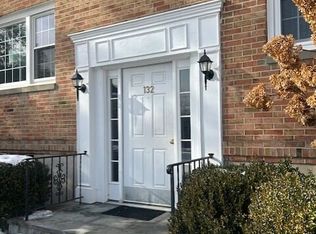 132 Heritage Hill Rd APT A, New Canaan, CT 06840