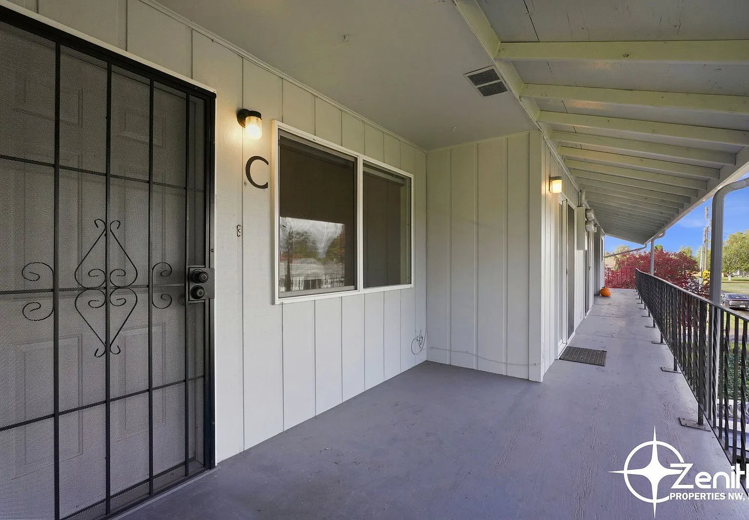 3 bed, 1.0 bath, 965 sqft, $1,650 — Photo 2