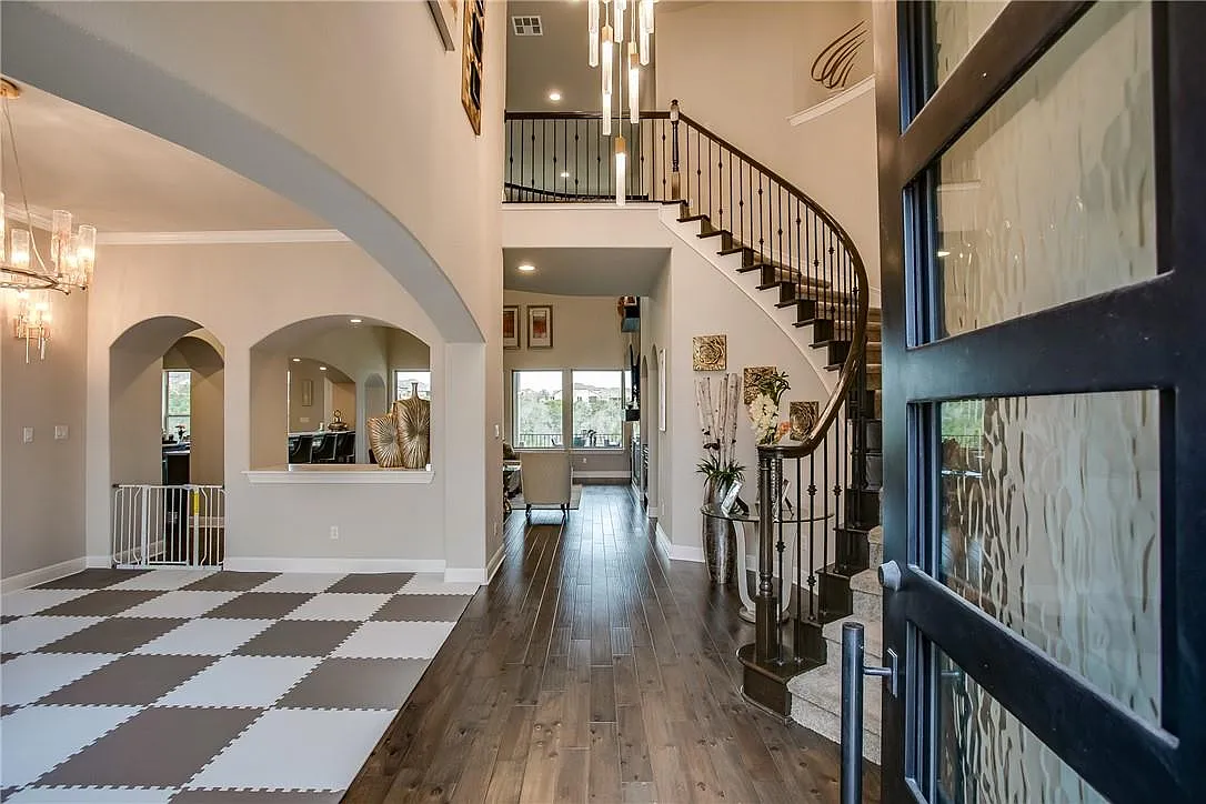 4 bed, 3.5 bath, 4304 sqft, $4,800 — Photo 4