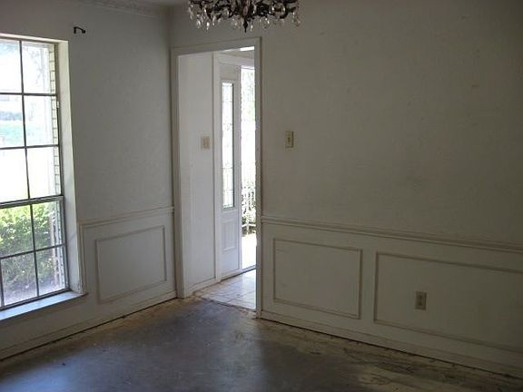 4th image of 8 Mullaney Dr