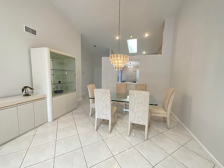 5574 Royal Lake Cir — Photo 10