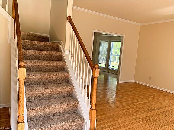 4th image of 4359 Clovelly Dr