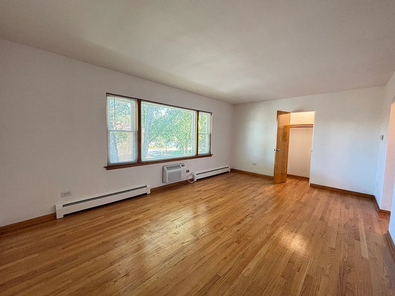 2 bed, 875 sqft, $1,900 — Photo 3