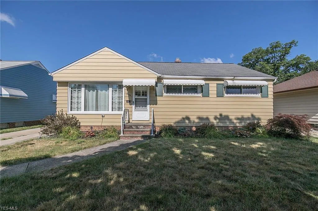 4676 Southwood Dr photo 1