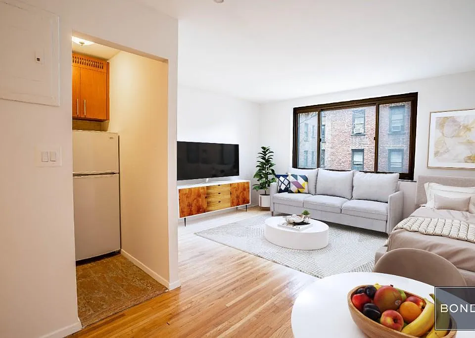 207 E 27th St #7D