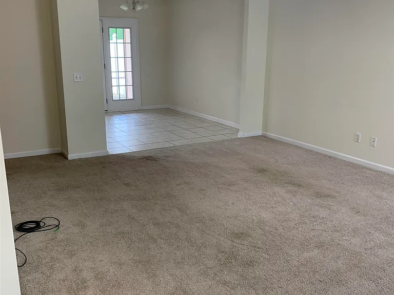 211 Royal Palms Ave — Photo 2