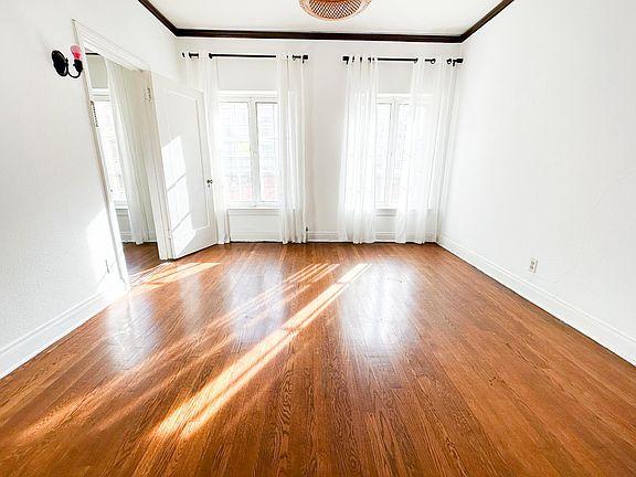 5th image of 620 S Ardmore Ave APT 11