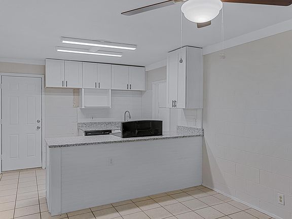 5th image of 105 W James St APT B