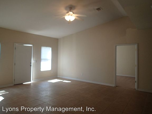 5th image of 1305 Breckenridge Dr APT 8