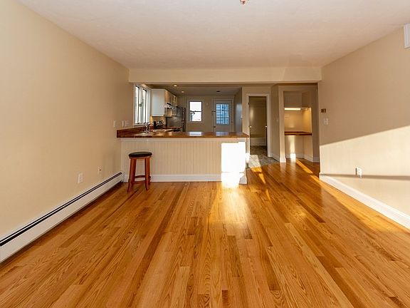 4th image of 36 Sandwich St Floor 2