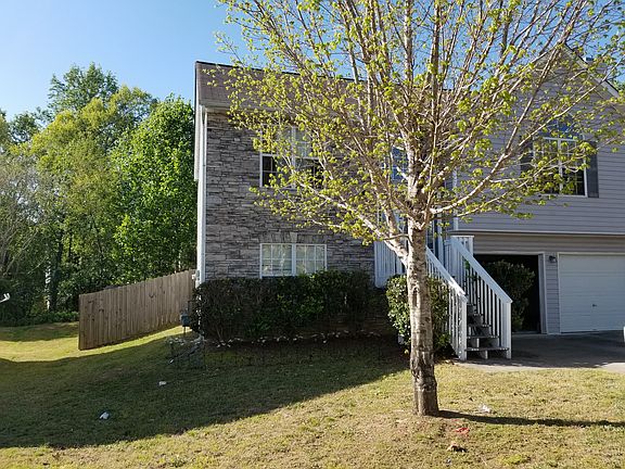 Front lawn with Privacy Fence-2019