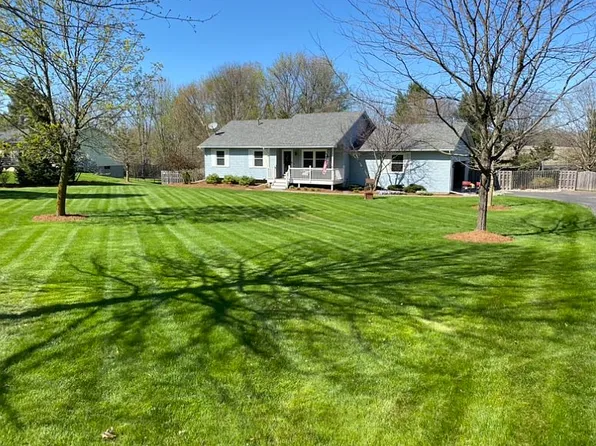 7406 Lobdell Rd, Linden, MI 48451