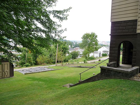 4th image of 1022 Orchard Ave