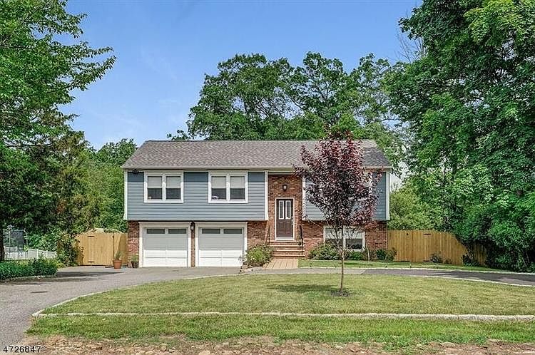 1st image of 129 Beaufort Ave
