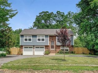 129 Beaufort Ave, Livingston, NJ 07039