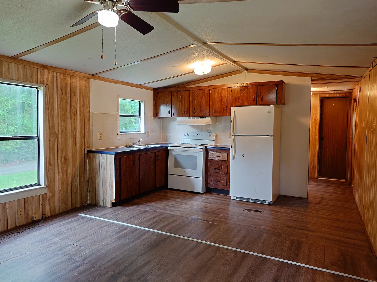 468 Center Rd SE — Photo 4