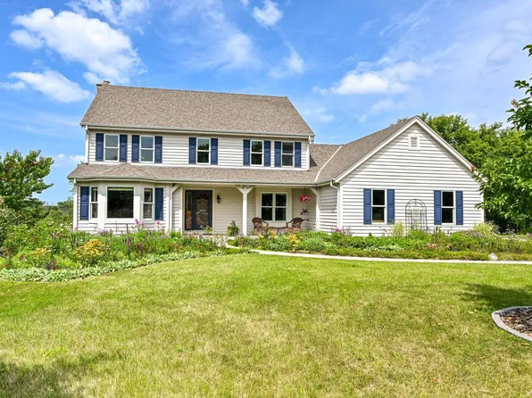 W248S6006 Deerfield CIRCLE, Waukesha, WI 53189
