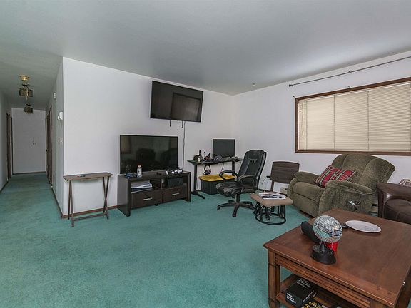 3rd image of 350 Carlton Dr