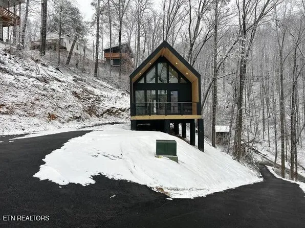 341 Silverbell Ln, Gatlinburg, TN 37738