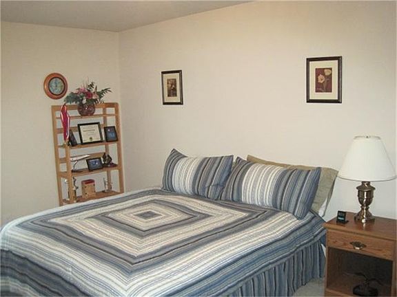 4th image of 21914 Rivergate Ct