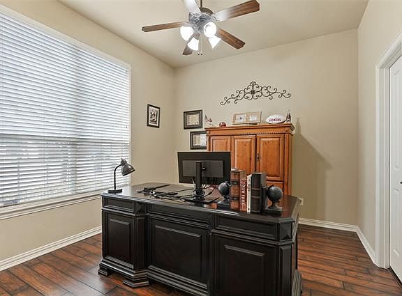 5th image of 1910 Fountain Wood Dr