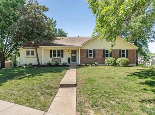 1903 Farm Valley Dr, Chesterfield, MO 63017