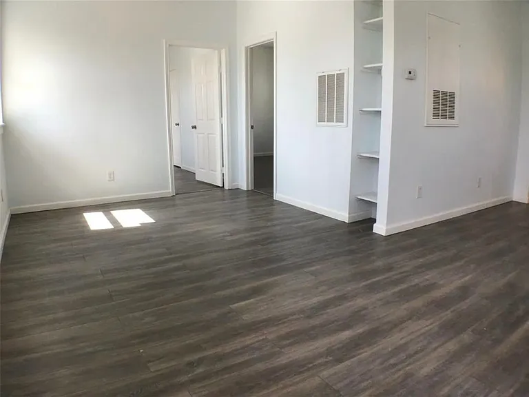 2823 Avenue K — Photo 8