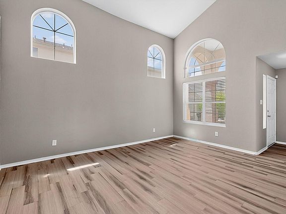 5th image of 9924 Cerro Largo Pl NW