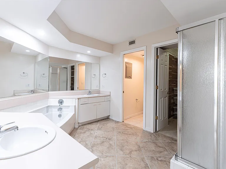 6750 Lone Oak Blvd #H — Photo 23