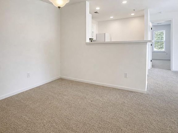 4th image of 1060 Gardenview Loop APT 304