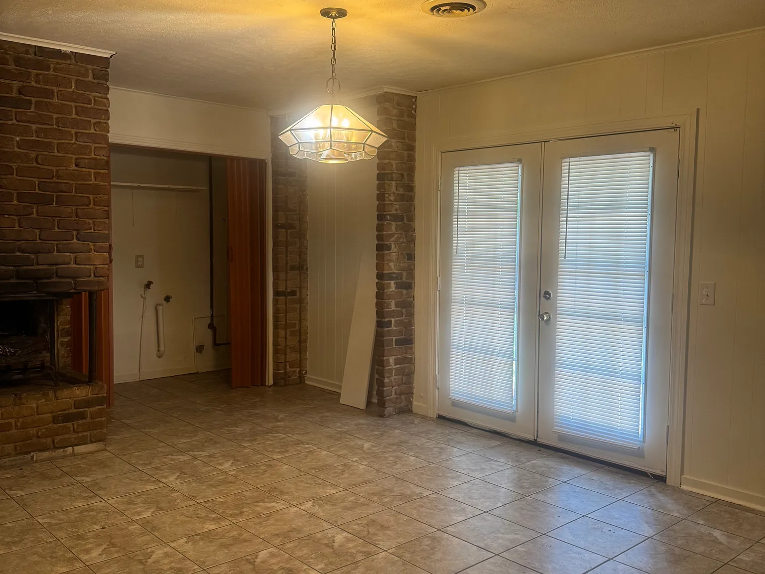 3 bed, 2004 sqft, $1,500 — Photo 4