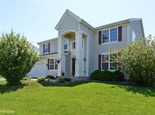 1155 Shoreline Dr, Hampshire, IL 60140