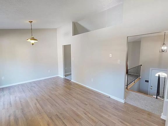 4th image of 22234 Hawthorne Way #A