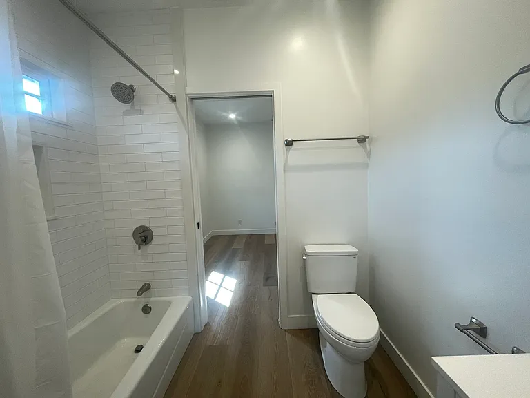 220 W Arrellaga St — Photo 9