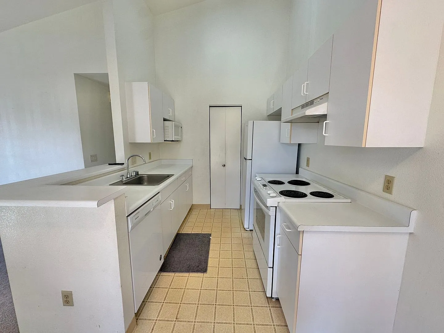 2 Bedroom / 2 Bathroom with a patio and 2 parking stalls at Iao Parkside! — Photo 3
