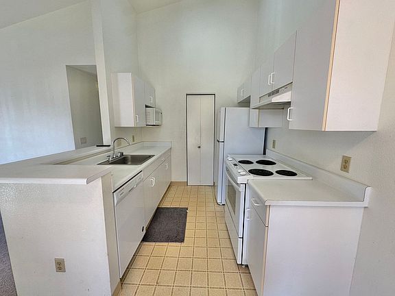 3rd image of 11 Waipaa Ln APT 204