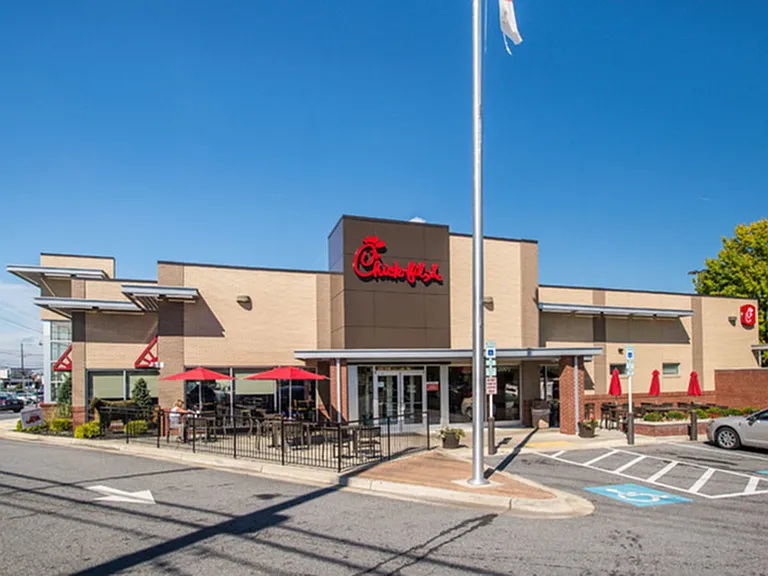 Dining Options like Chick-fil-A Minutes Away