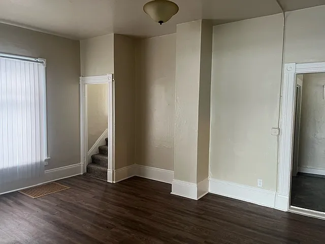 5 bed, $2,200 — Photo 3