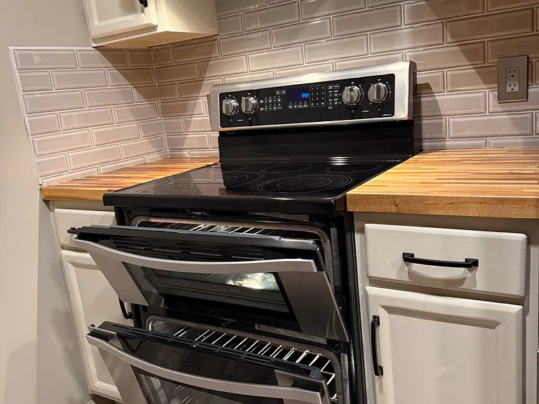 Dual oven range