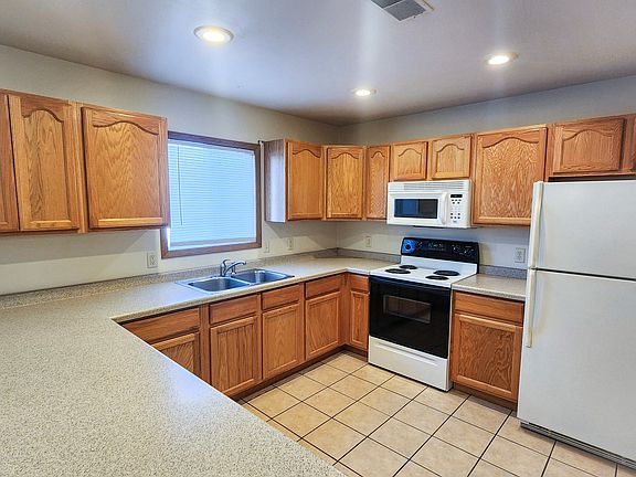 4th image of 892 Dutchman Dr #1