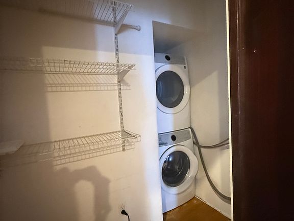 5th image of 15 Phipps St APT 1
