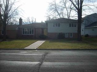 409 Grant St, Bettendorf, IA