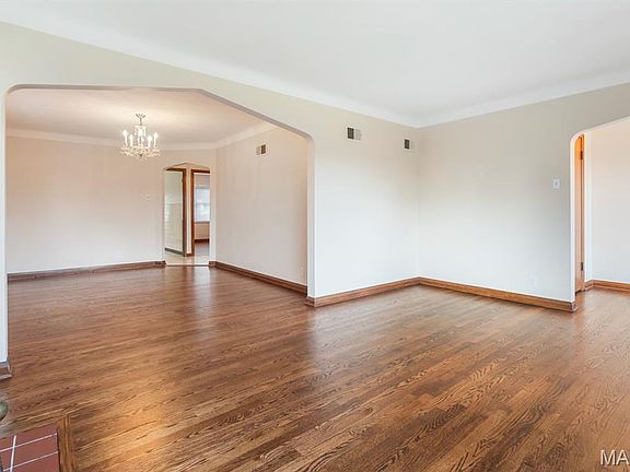 4th image of 5665 Oleatha Ave
