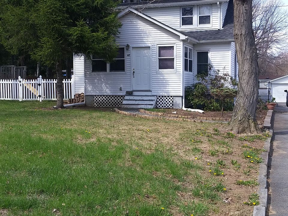 Front yard/Driveway