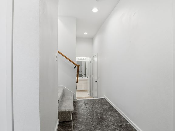5th image of 619 Federal Ave E Unit A-1
