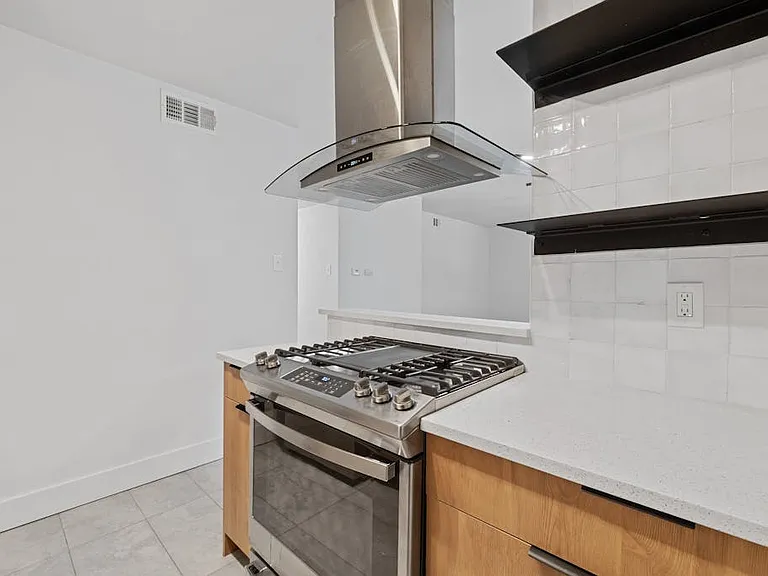 CrestHaus Apartments — Photo 35