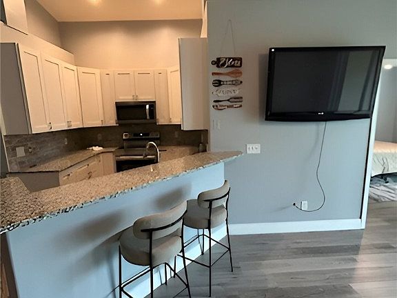 4th image of 462 Tallwood St Unit 103