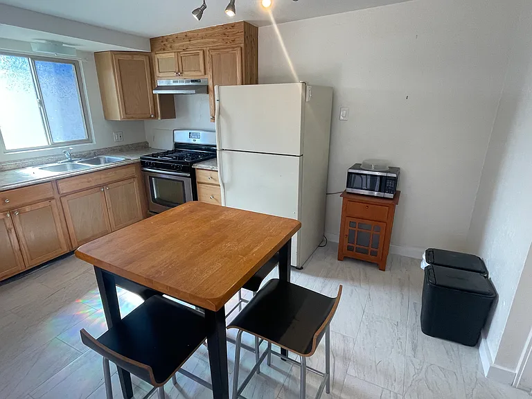 902 E Prince Rd #2 — Photo 1