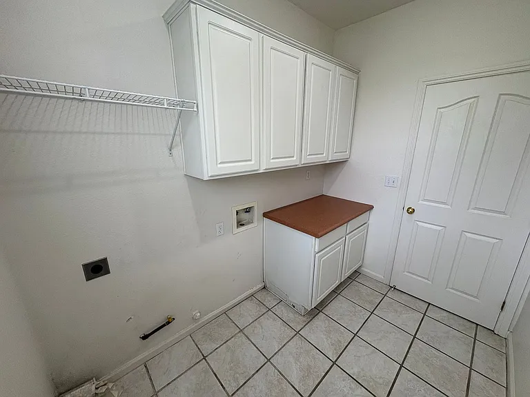 1249 N Julieann Ct — Photo 40